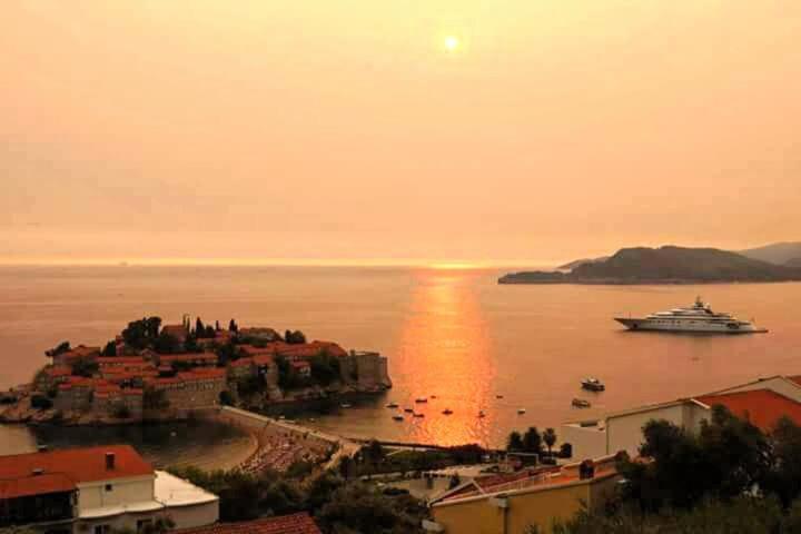 Apartments Dragisic Sveti Stefan Exterior photo
