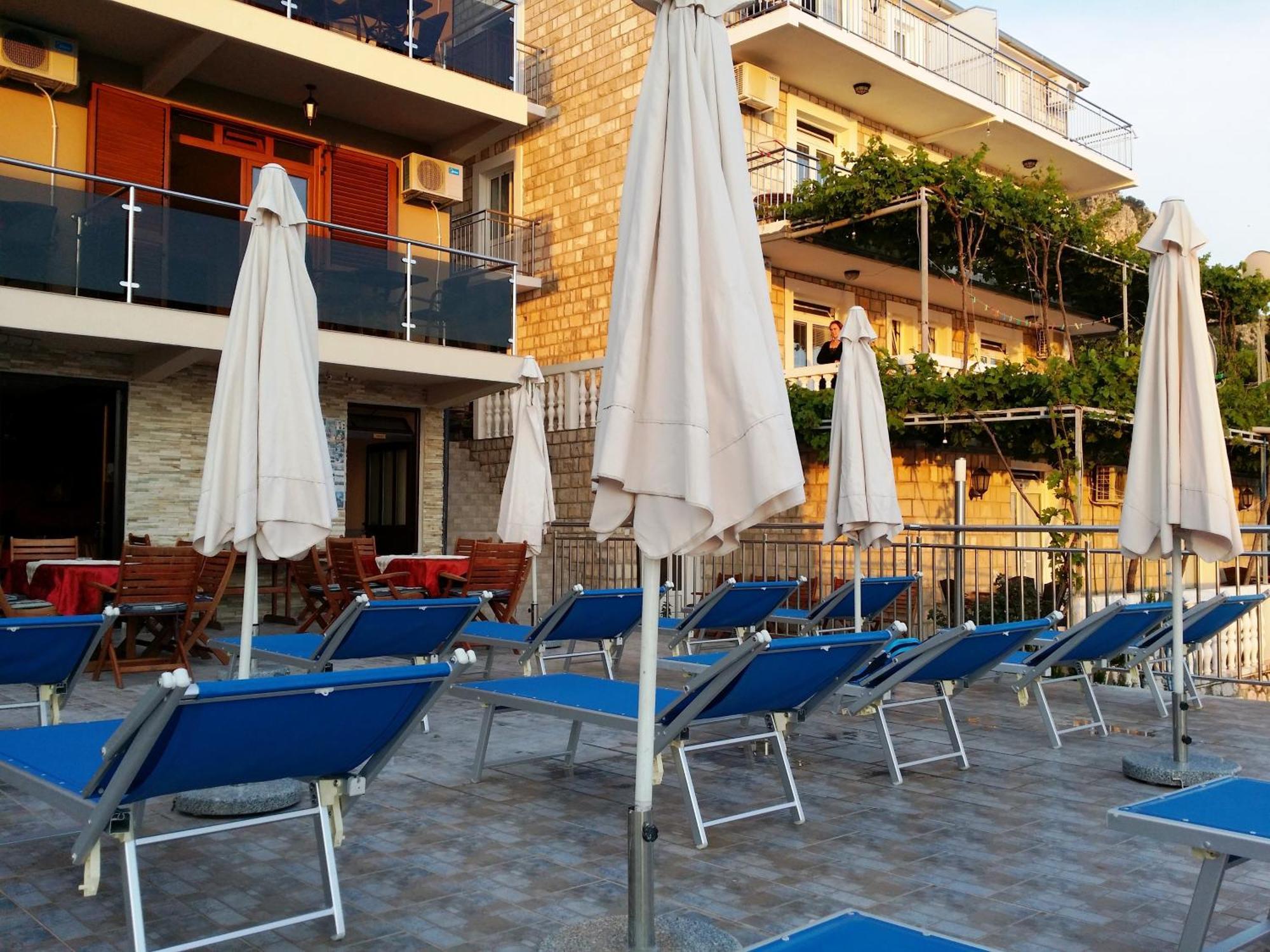 Apartments Dragisic Sveti Stefan Exterior photo